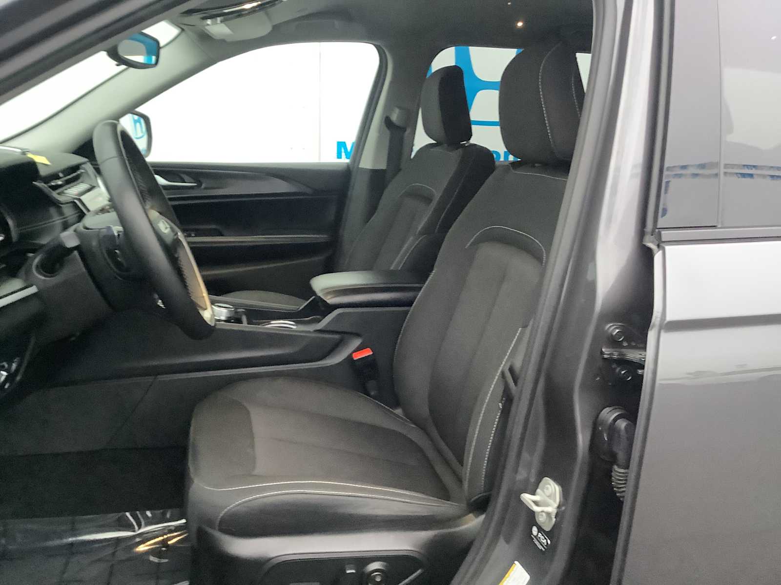 Thumbnail: 2023 Jeep Grand Cherokee - 11