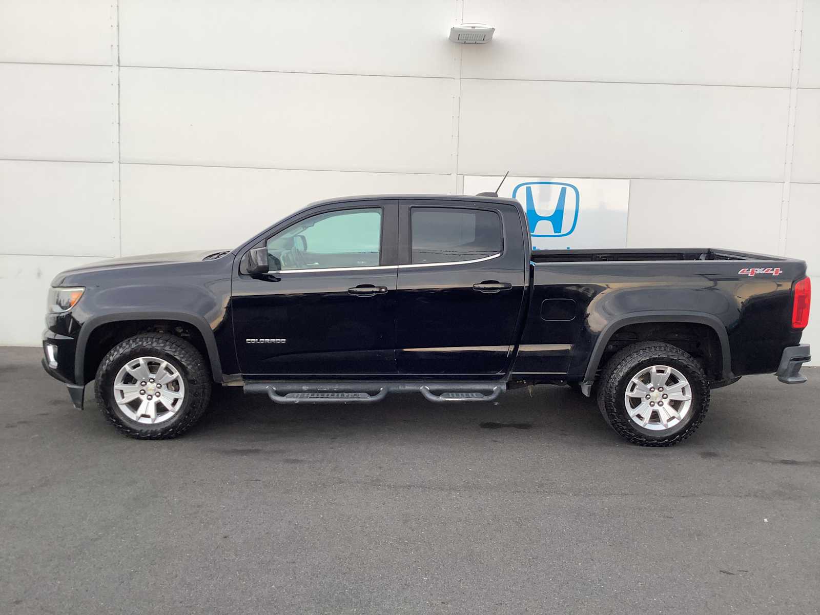 2016 Chevrolet Colorado LT photo 3