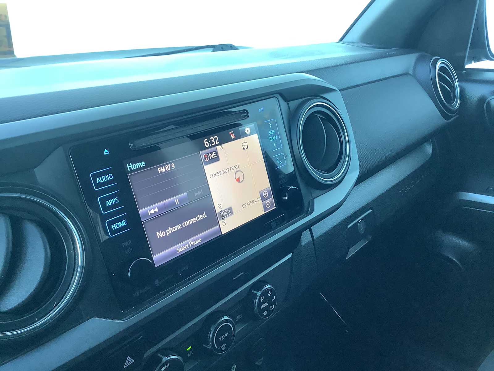 Thumbnail: 2019 Toyota Tacoma - 16