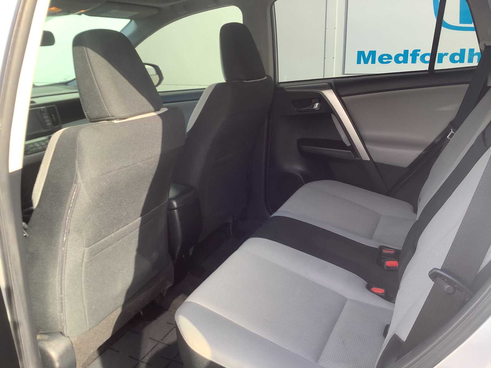 Thumbnail: 2016 Toyota RAV4 - 12