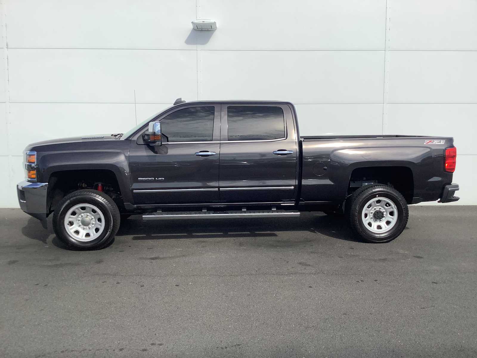 Thumbnail: 2015 Chevrolet Silverado 3500 - 3