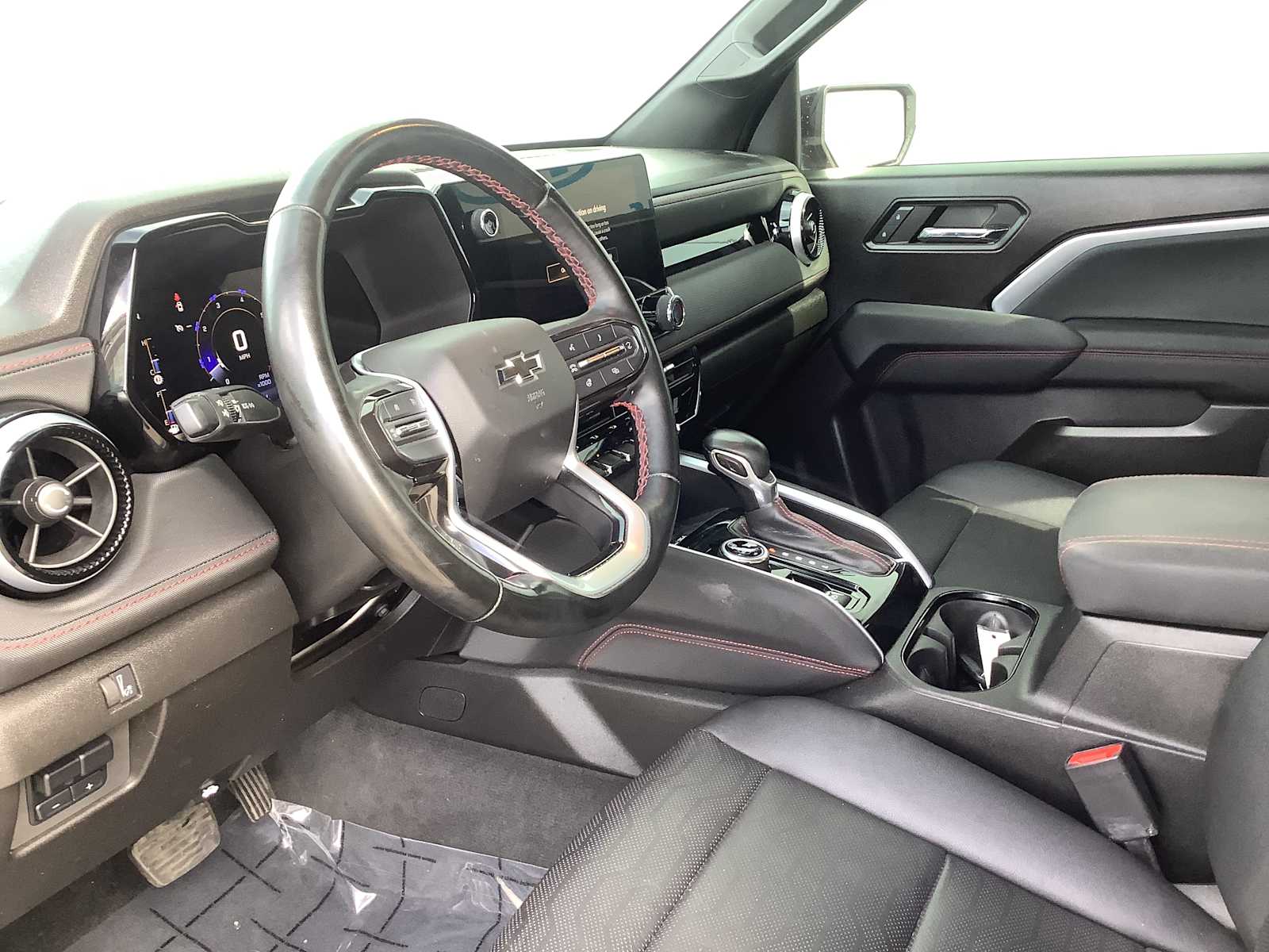 Thumbnail: 2023 Chevrolet Colorado - 3