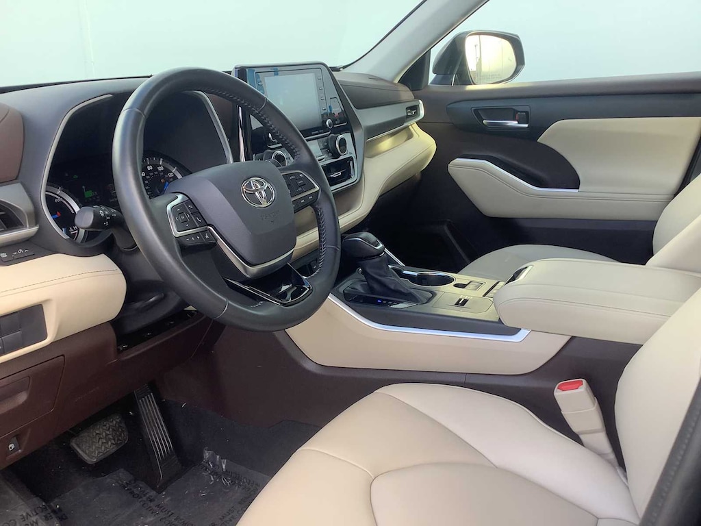 Used 2021 Toyota Highlander Hybrid XLE SUV