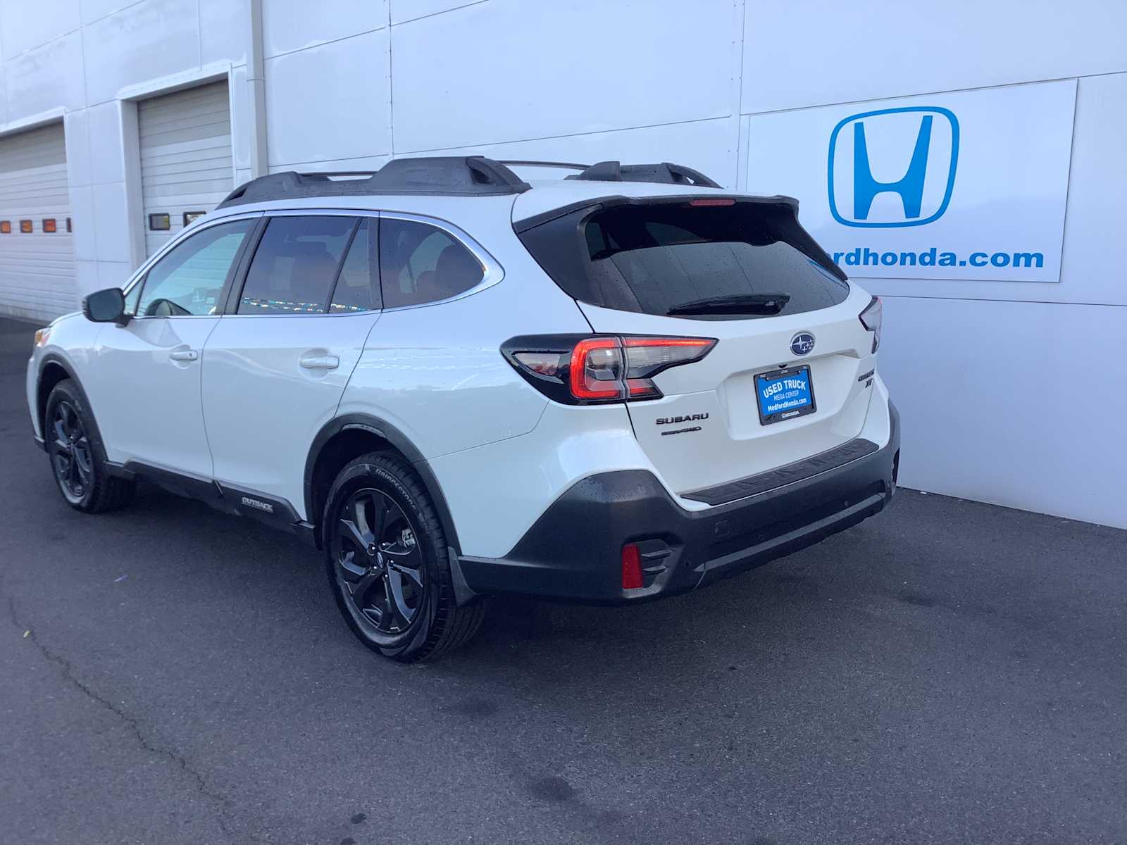 2020 Subaru Outback Onyx Edition XT photo 2