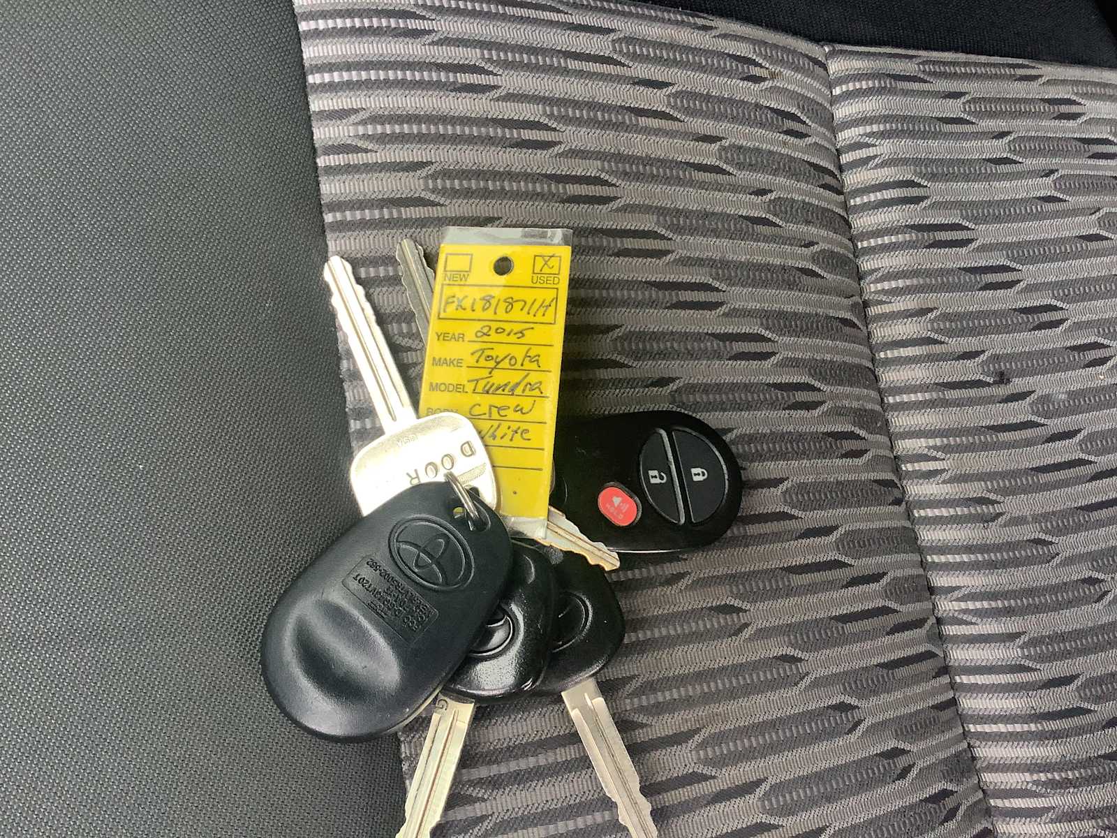 Thumbnail: 2015 Toyota Tundra - 21