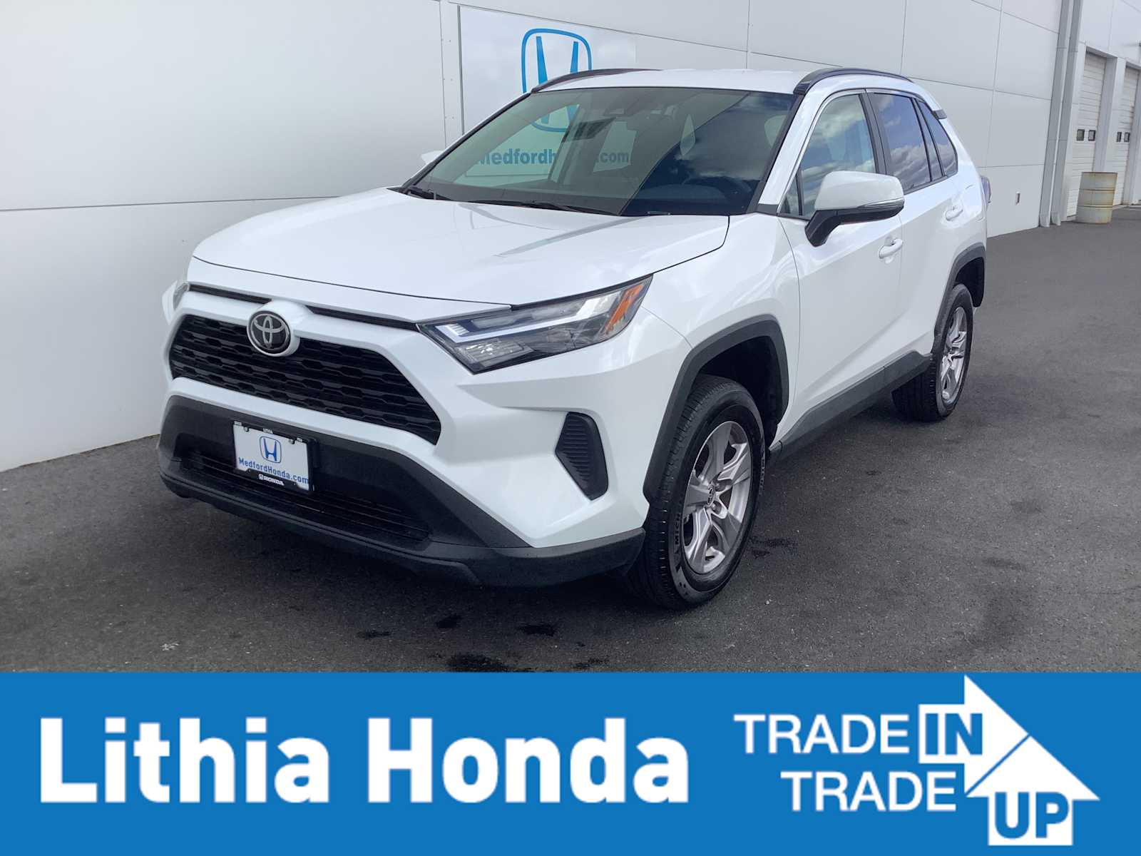 2025 Toyota RAV4 XLE AWD's photo