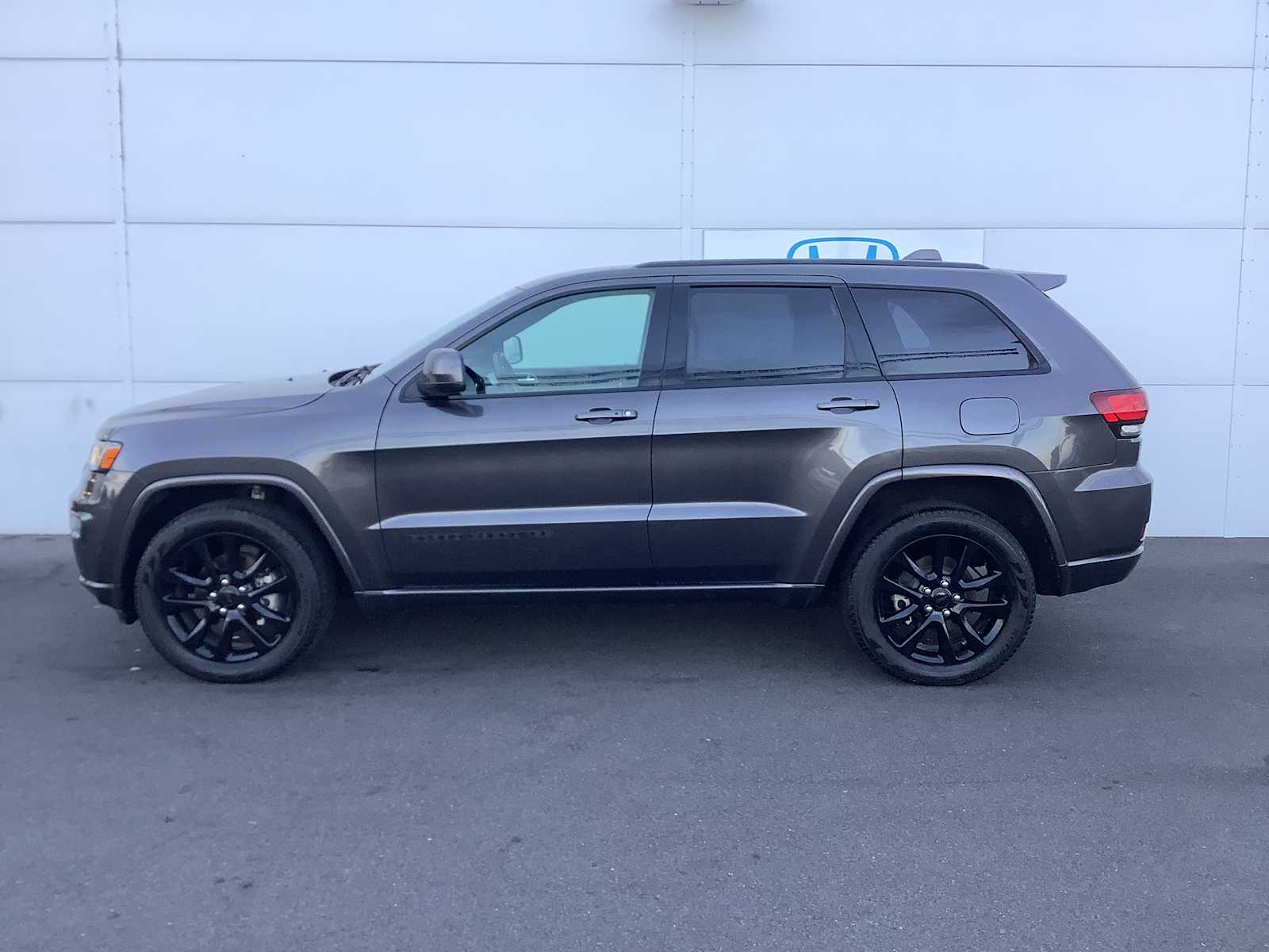 Used 2019 Jeep Grand Cherokee Altitude with VIN 1C4RJFAG6KC694875 for sale in Medford, OR