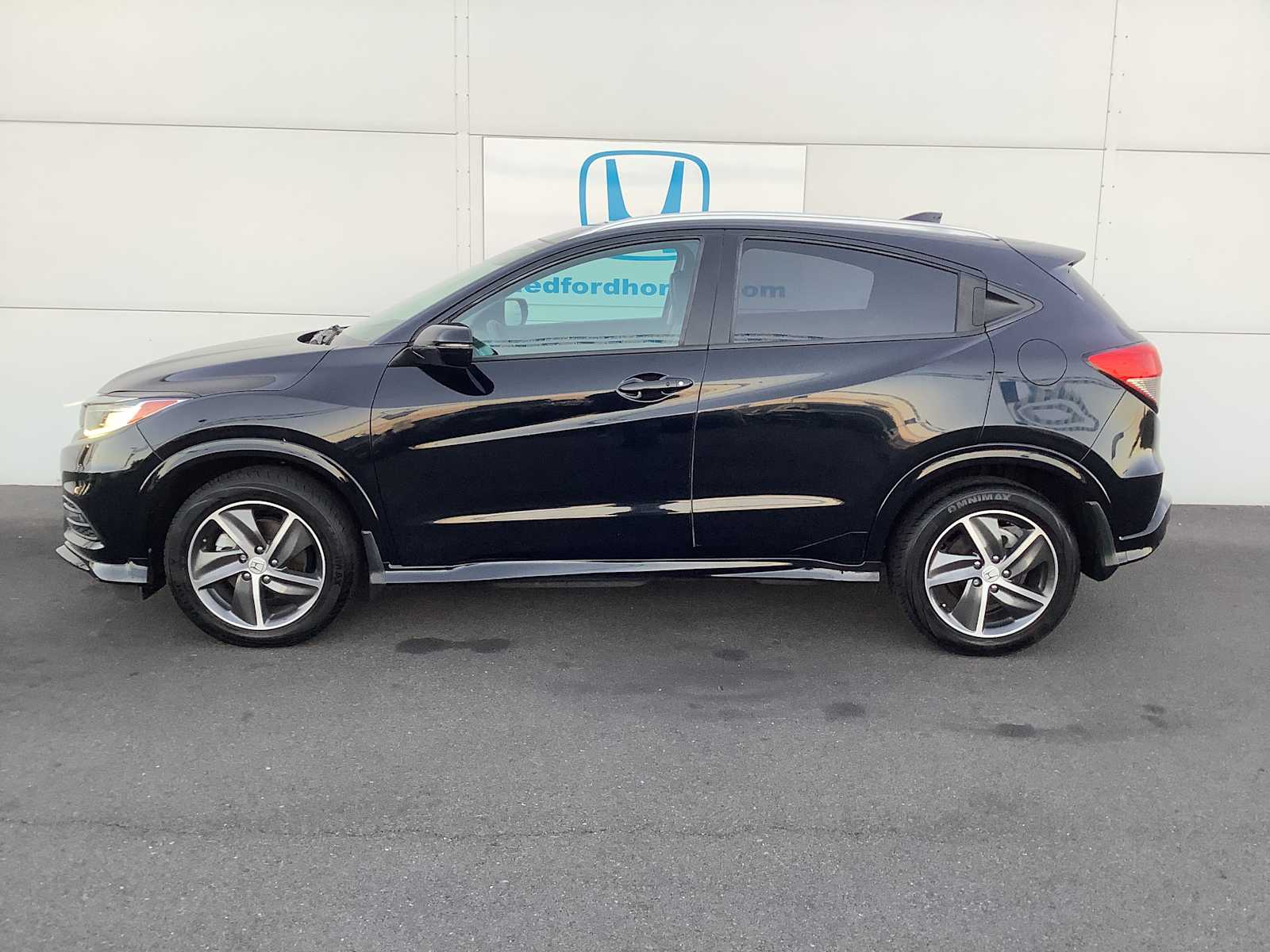 2019 Honda HR-V Touring photo 2