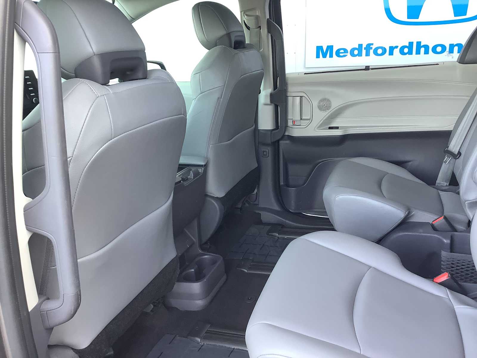 Thumbnail: 2021 Toyota Sienna - 12