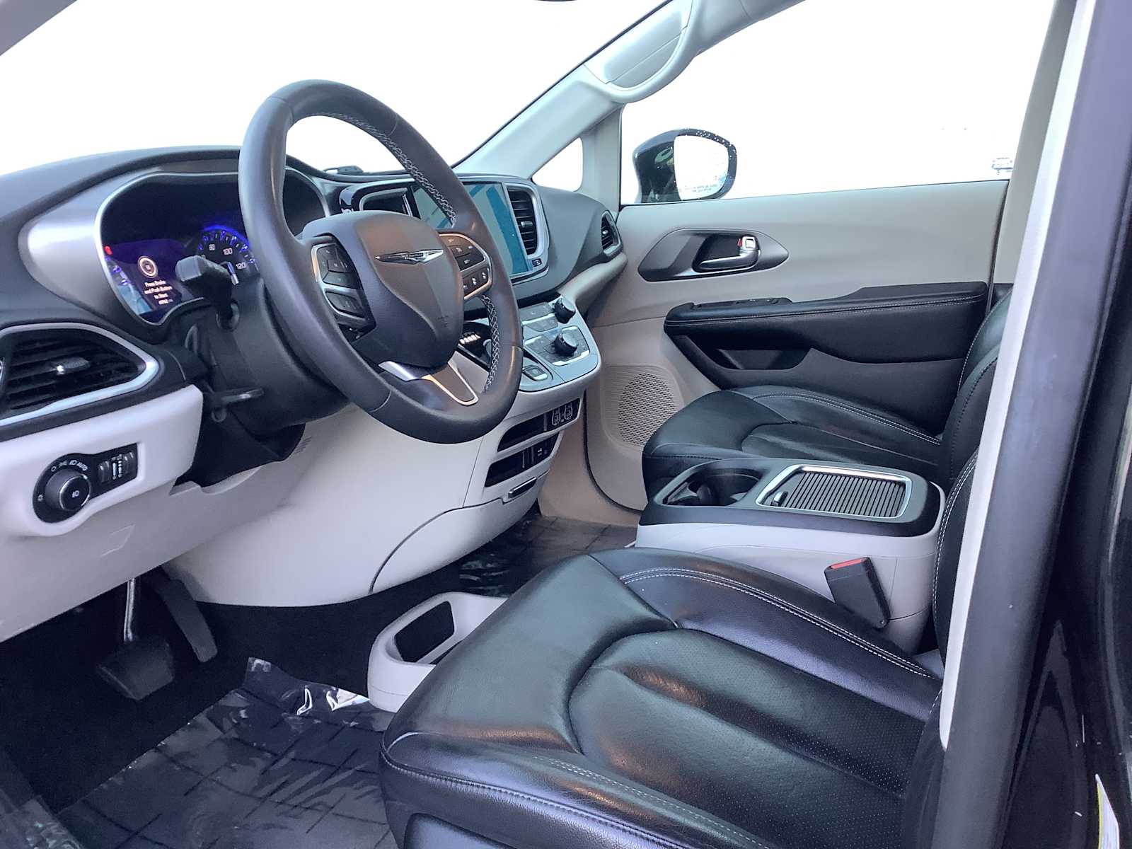 Thumbnail: 2022 Chrysler Pacifica - 3