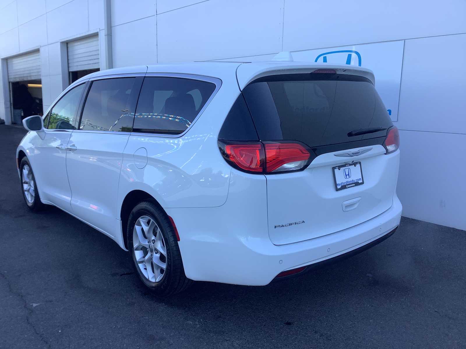 Thumbnail: 2019 Chrysler Pacifica - 3