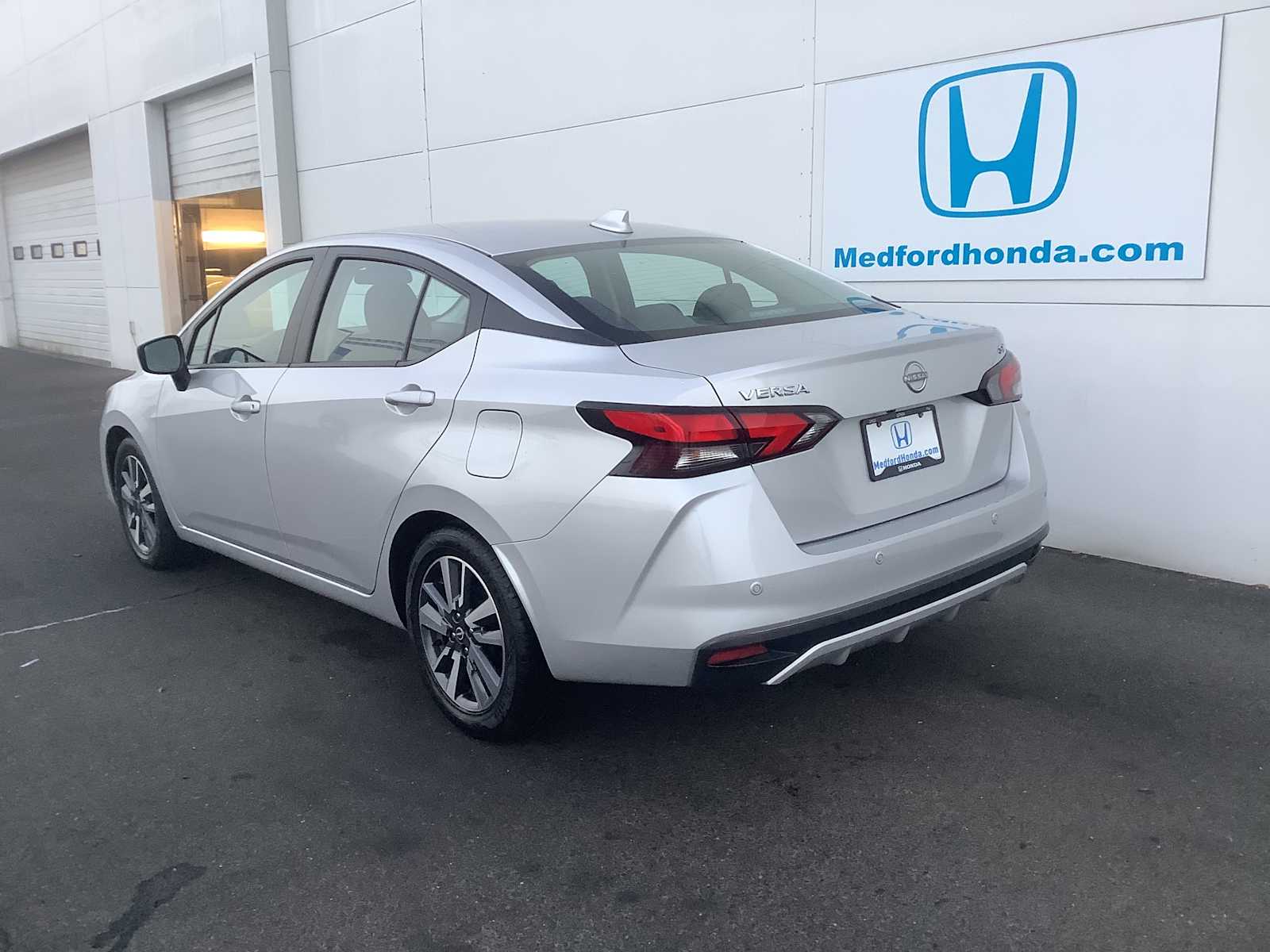 2023 Nissan Versa 1.6 SV photo 4