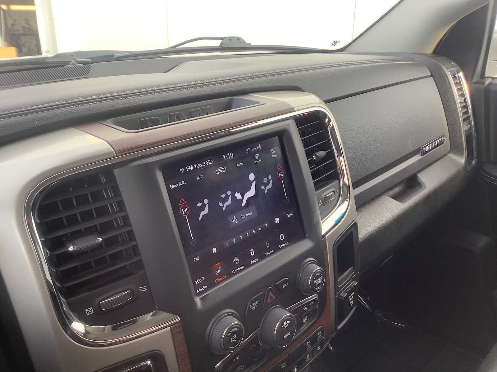 Thumbnail: 2019 RAM 1500 Classic - 17