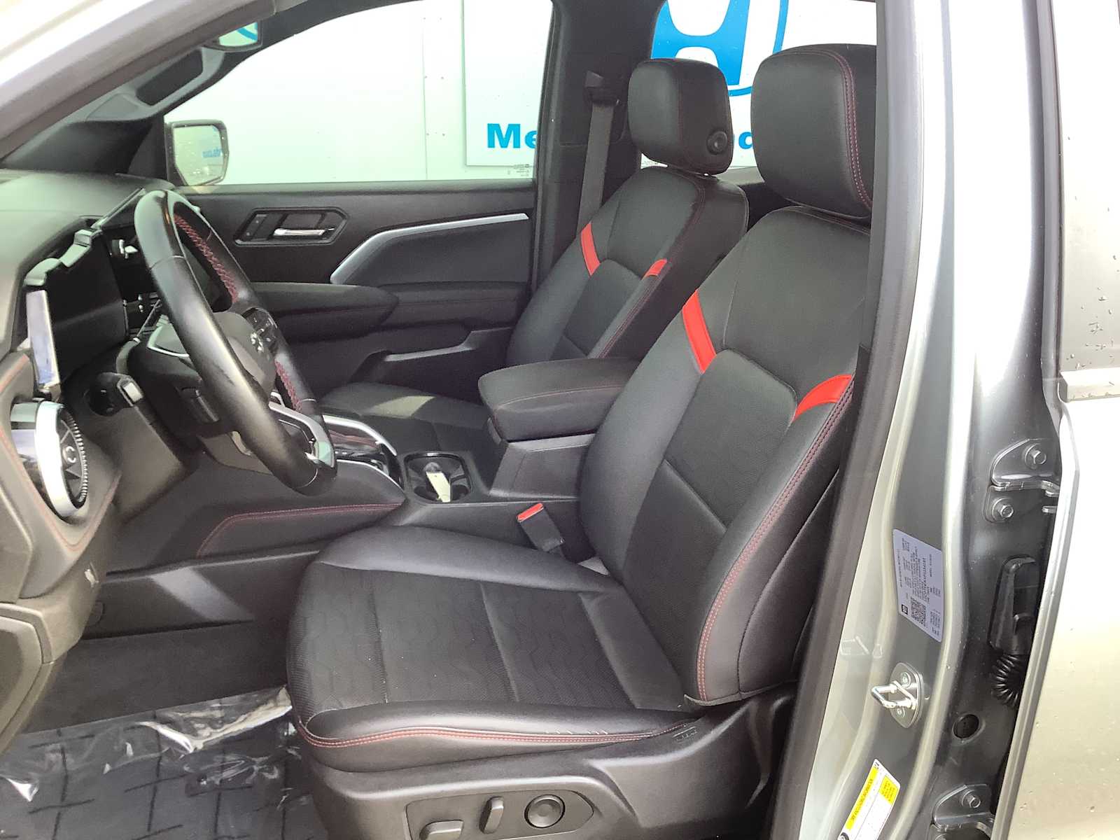 Thumbnail: 2023 Chevrolet Colorado - 11