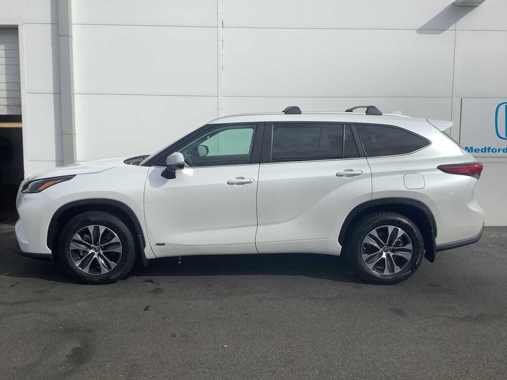 Used 2023 Toyota Highlander Hybrid XLE SUV