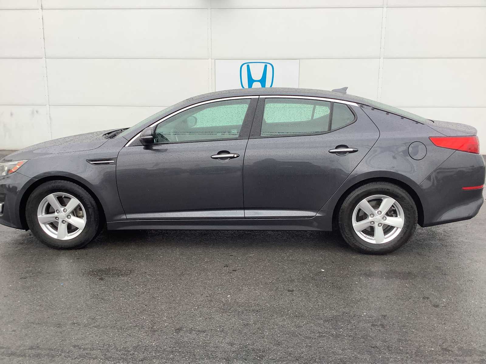 Used 2015 Kia Optima LX with VIN KNAGM4A72F5621920 for sale in Medford, OR