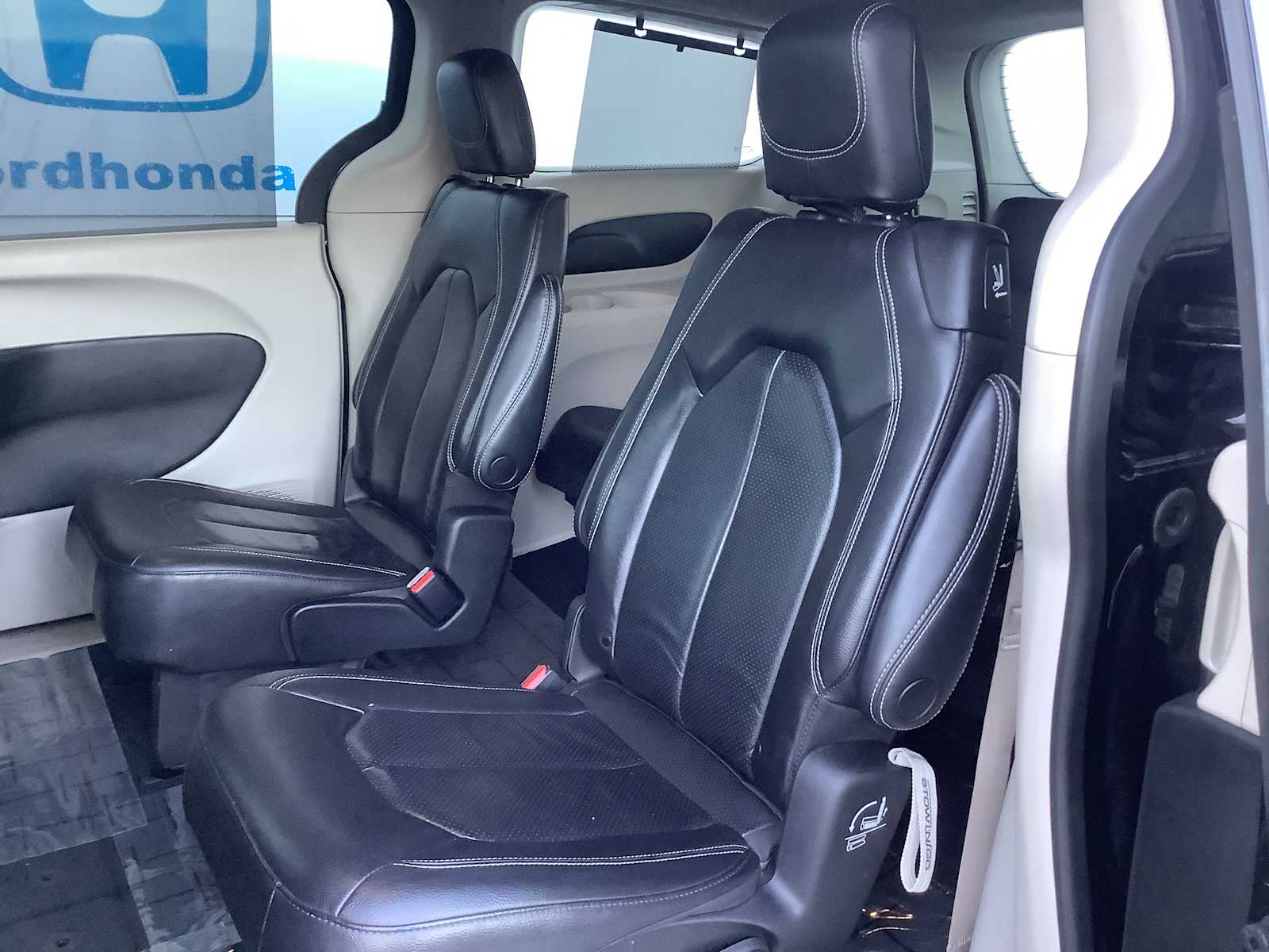 Thumbnail: 2022 Chrysler Pacifica - 13