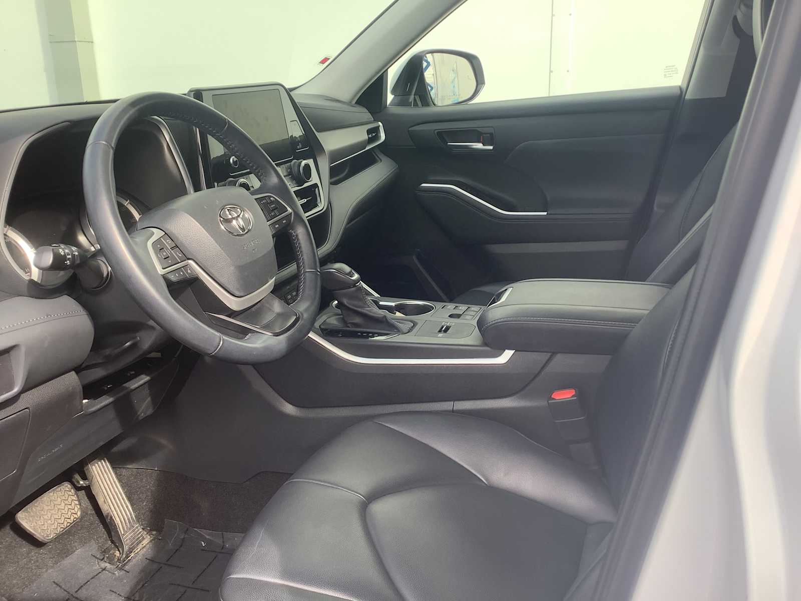 Thumbnail: 2023 Toyota Highlander - 3