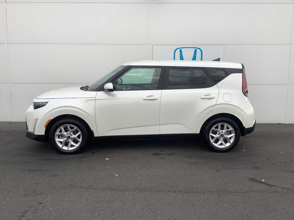Used 2023 Kia Soul LX Hatchback