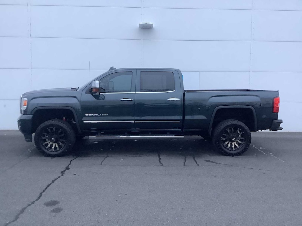 Used 2018 GMC Sierra 2500HD Denali Truck Crew Cab