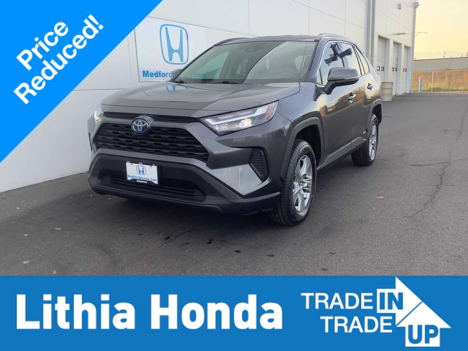 2022 Toyota RAV4 XLE's photo