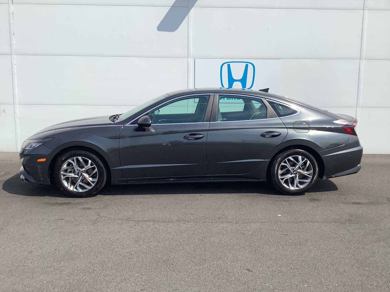 2023 Hyundai Sonata SEL photo 2