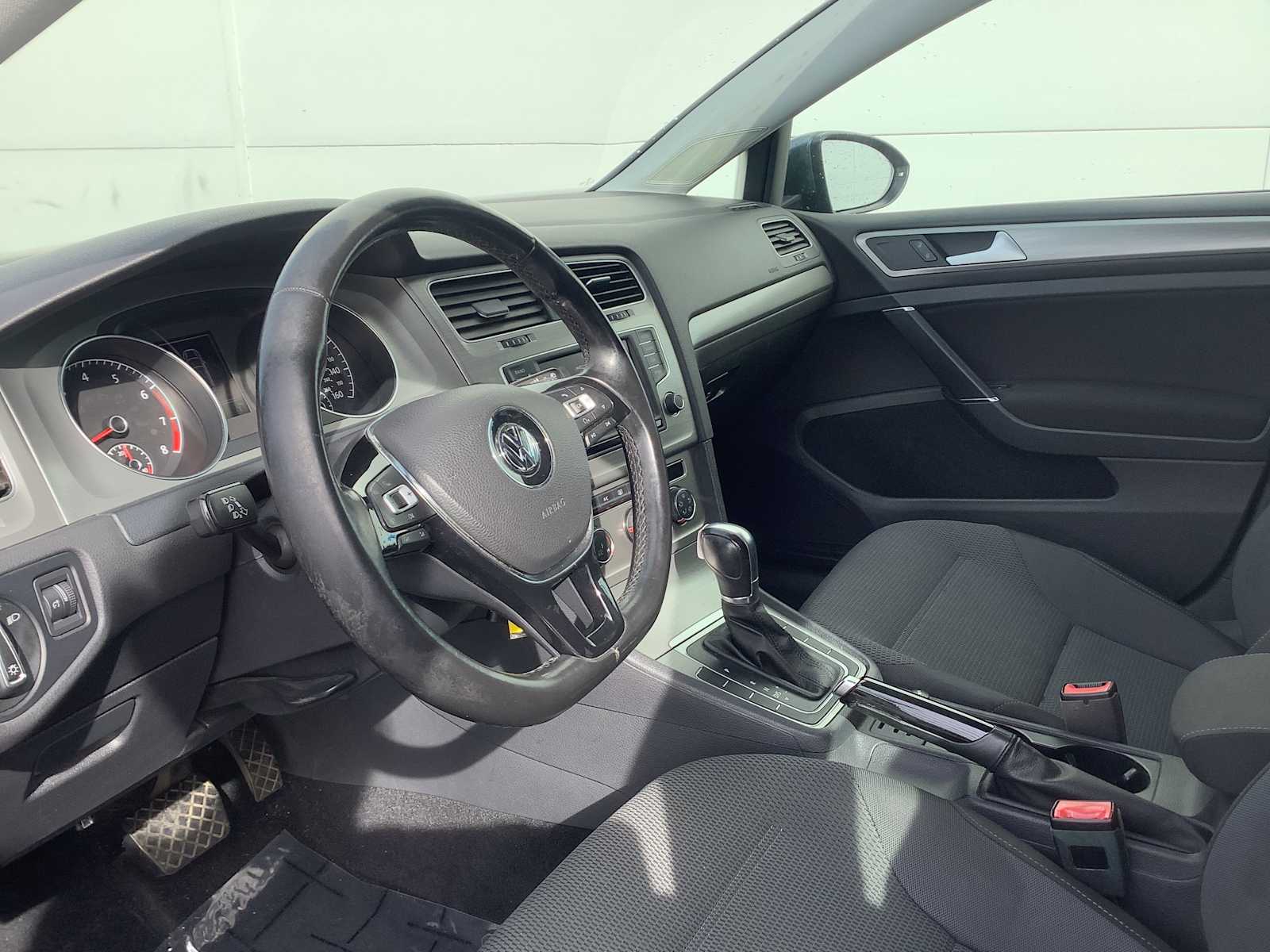 Thumbnail: 2016 Volkswagen e-Golf - 3