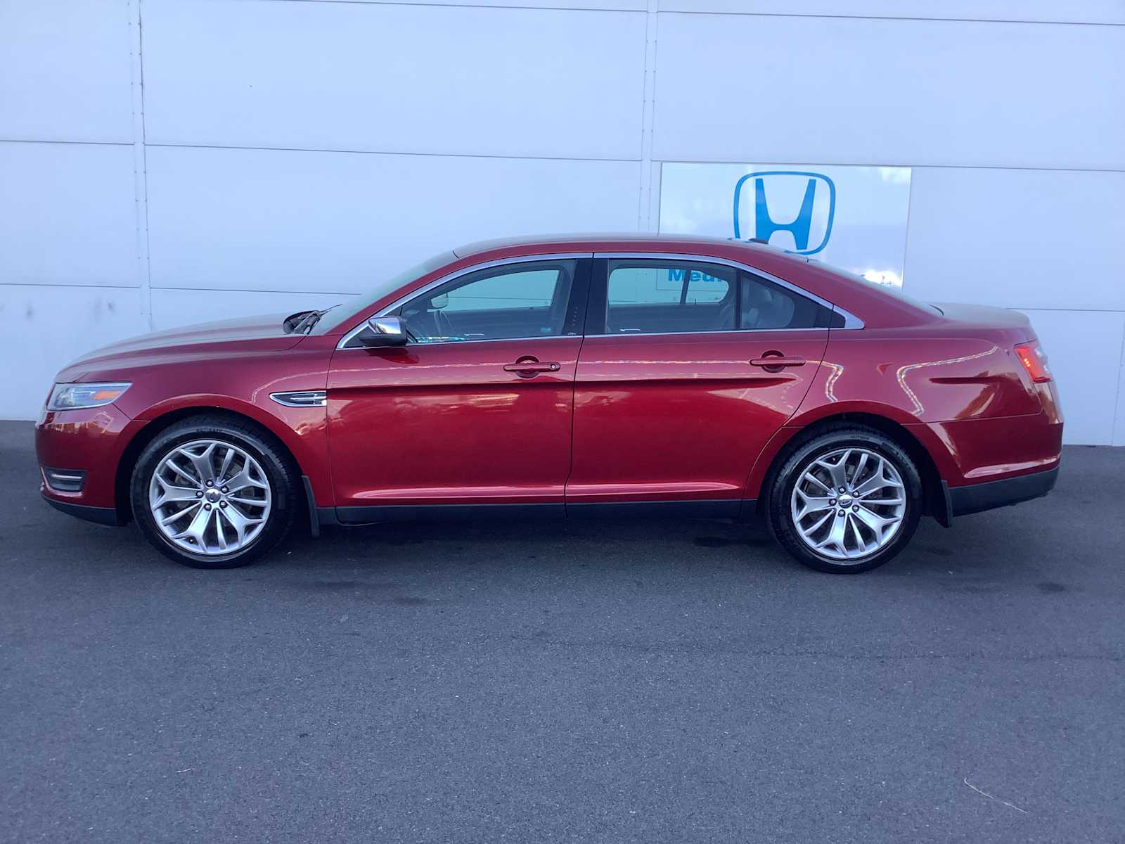 Thumbnail: 2013 Ford Taurus - 3