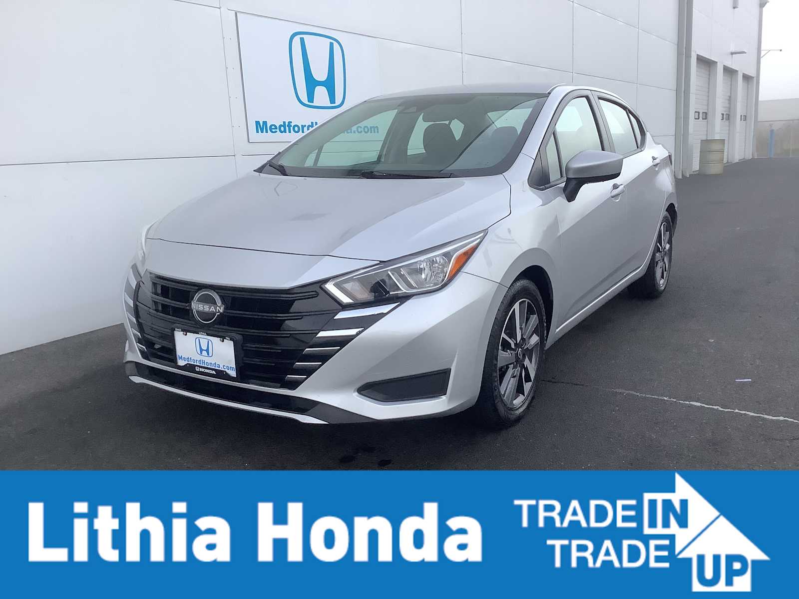 2023 Nissan Versa Sedan SV's photo