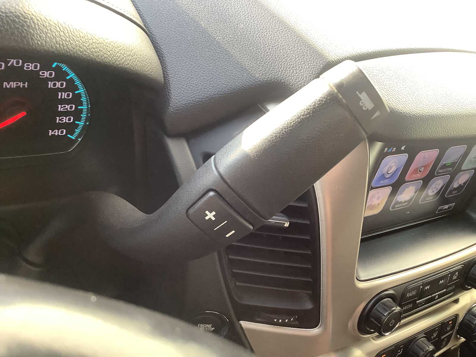 Thumbnail: 2019 GMC Yukon XL - 17