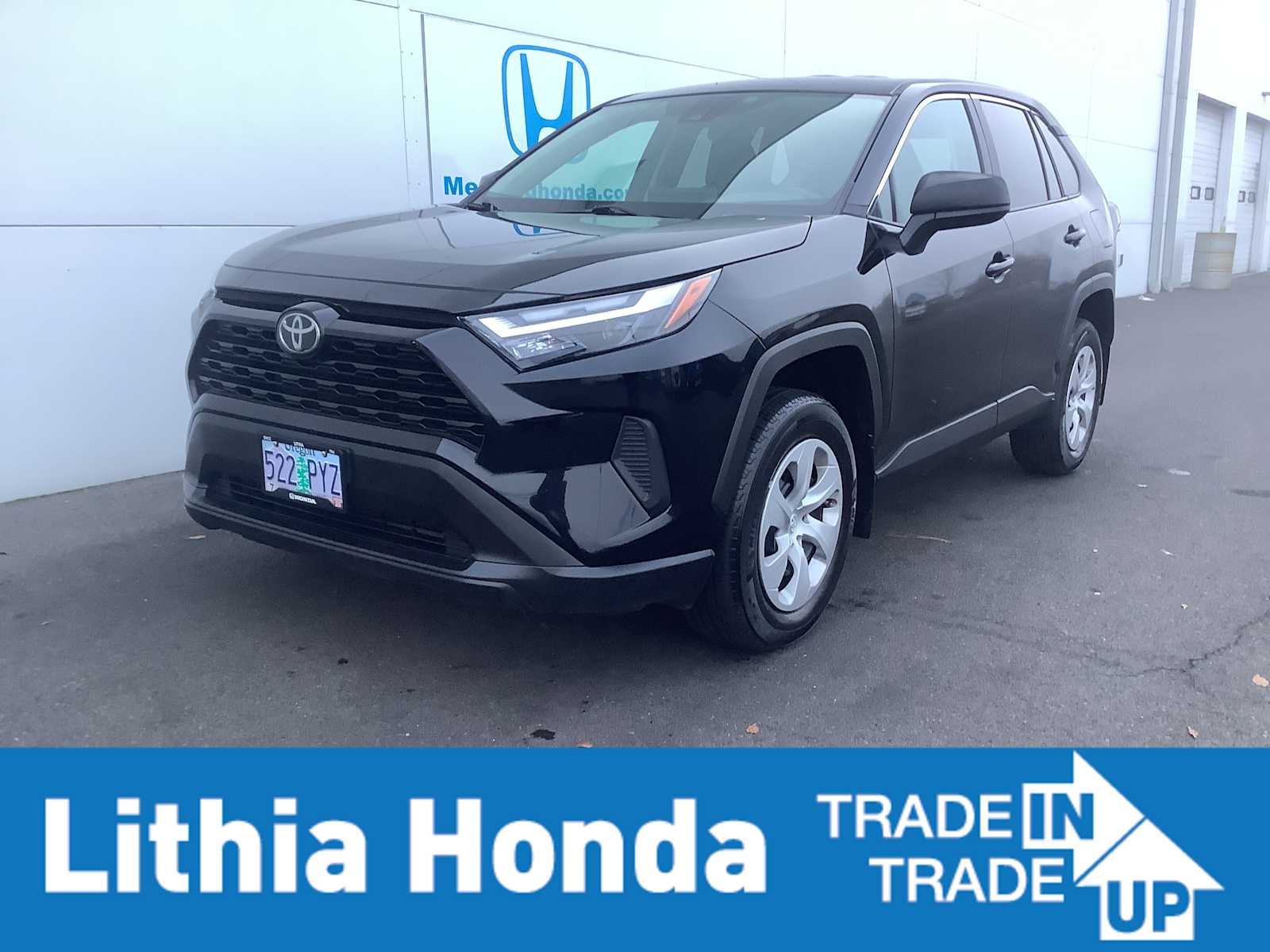 2024 Toyota RAV4 LE's photo