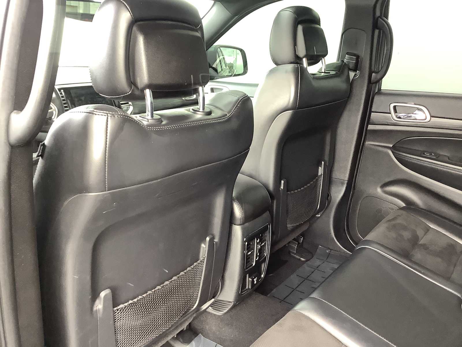 Thumbnail: 2020 Jeep Grand Cherokee - 12