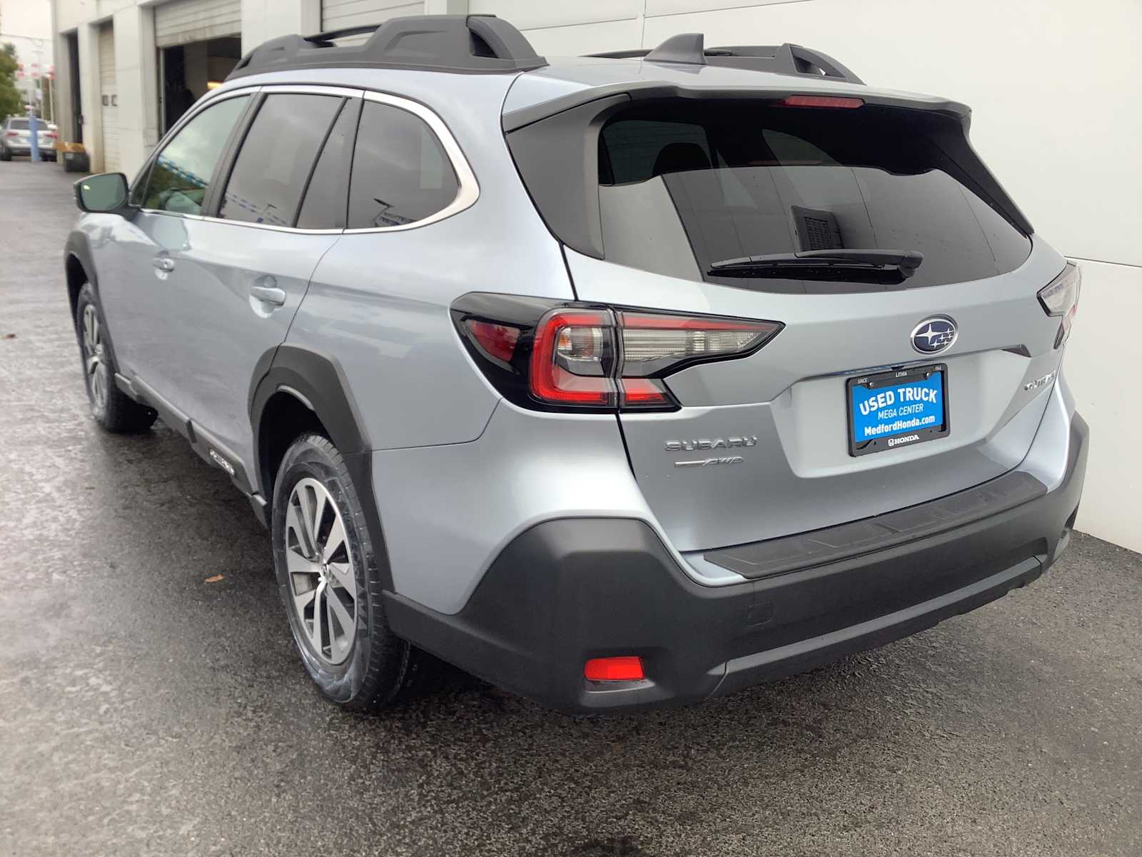 2024 Subaru Outback Premium photo 2