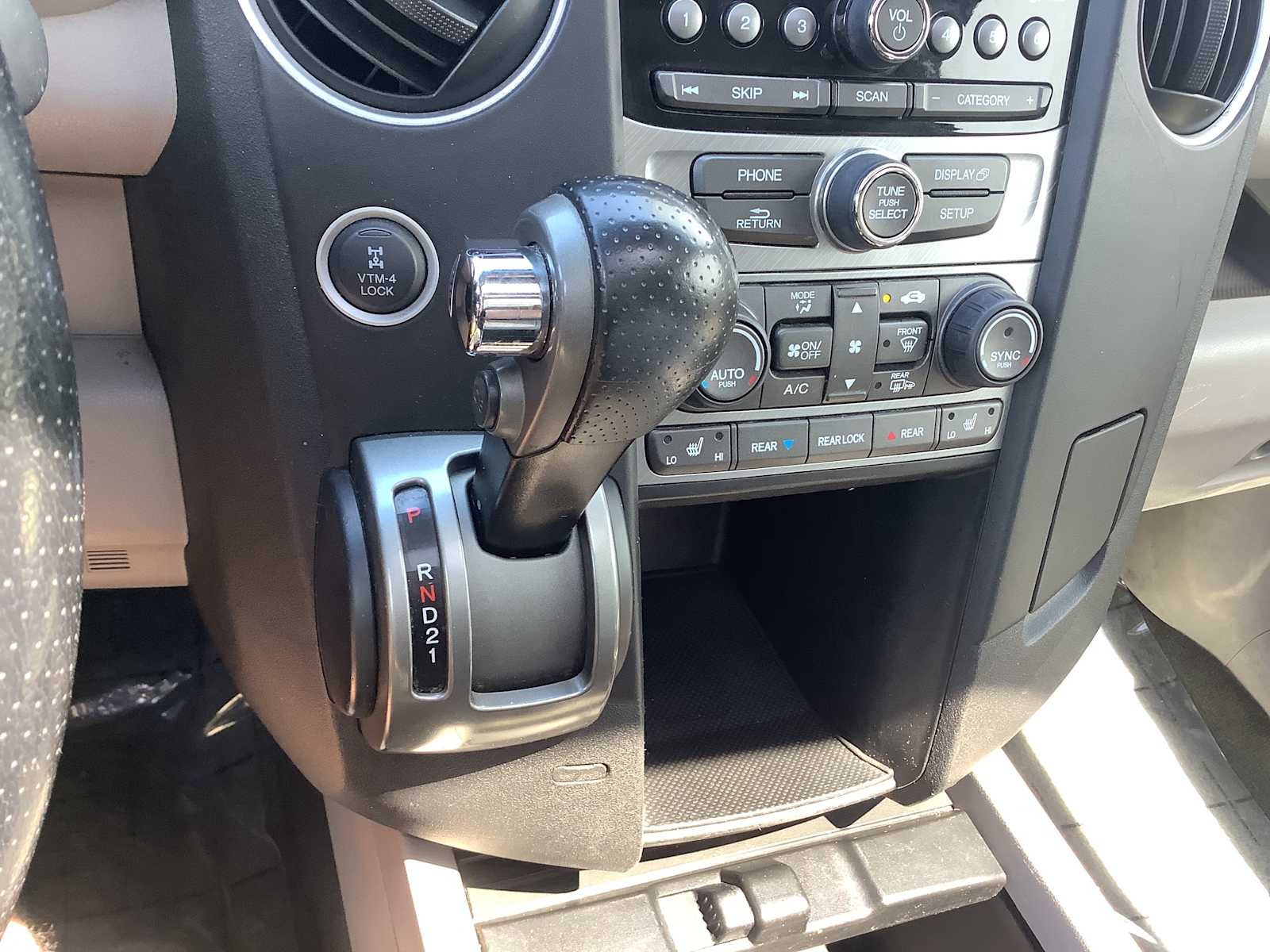 Thumbnail: 2013 Honda Pilot - 17