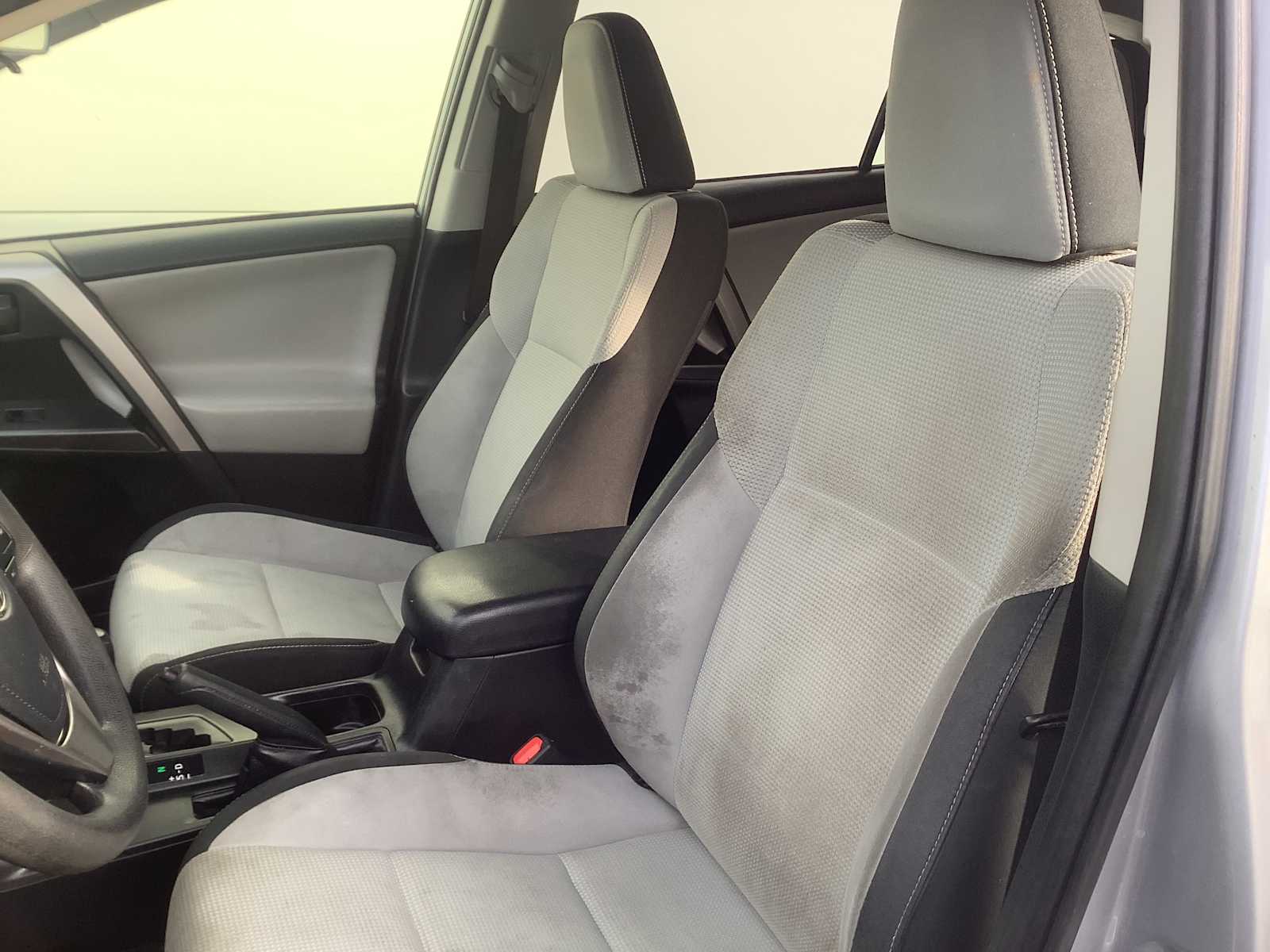 Thumbnail: 2018 Toyota RAV4 - 12