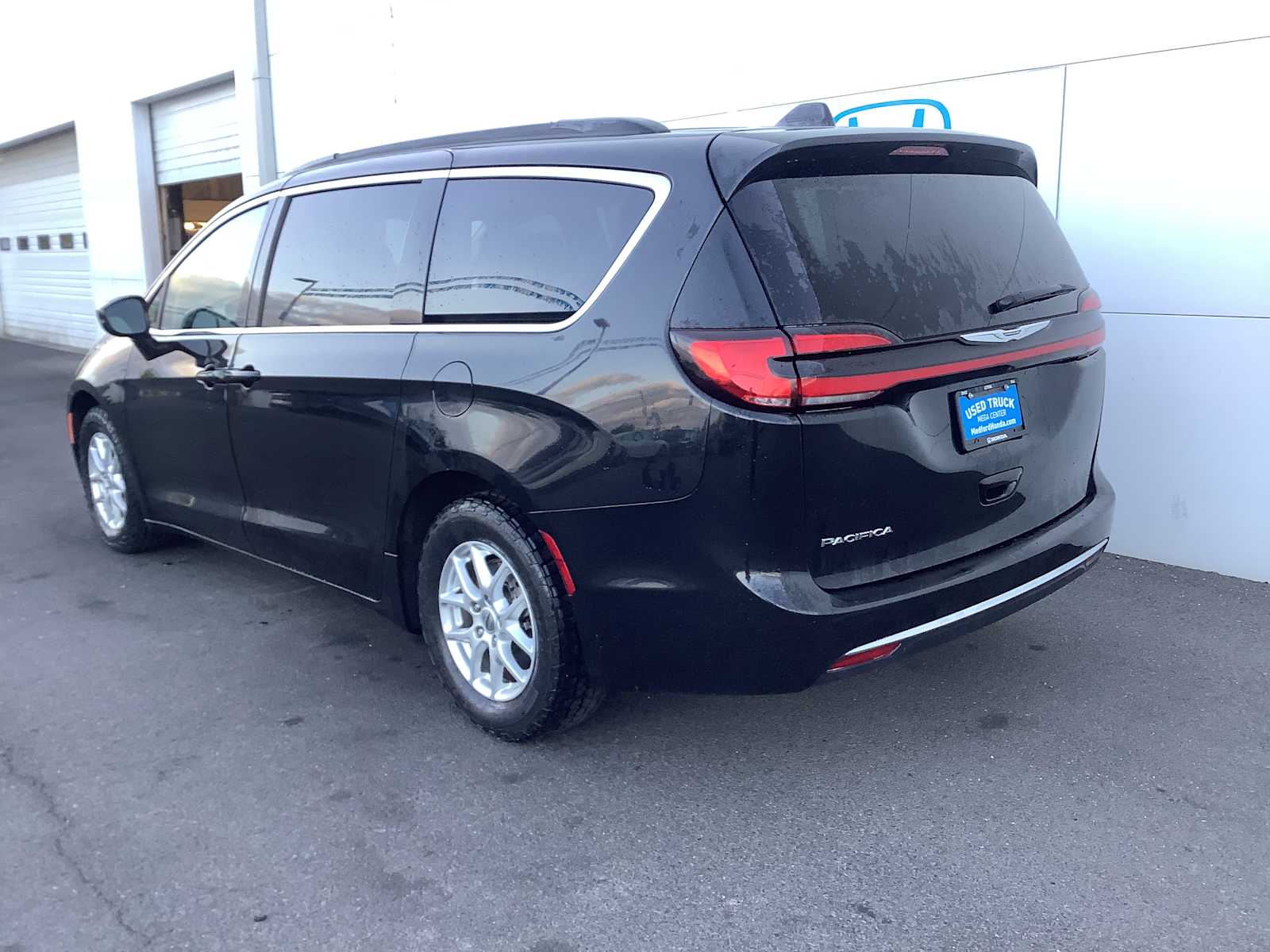 Thumbnail: 2022 Chrysler Pacifica - 4