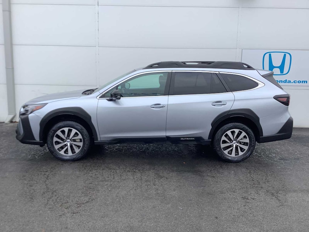 Used 2024 Subaru Outback Premium SUV