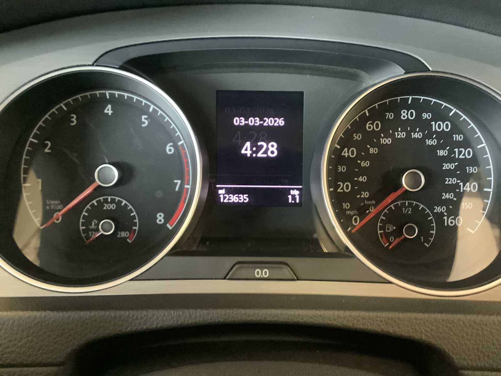 Thumbnail: 2016 Volkswagen e-Golf - 20