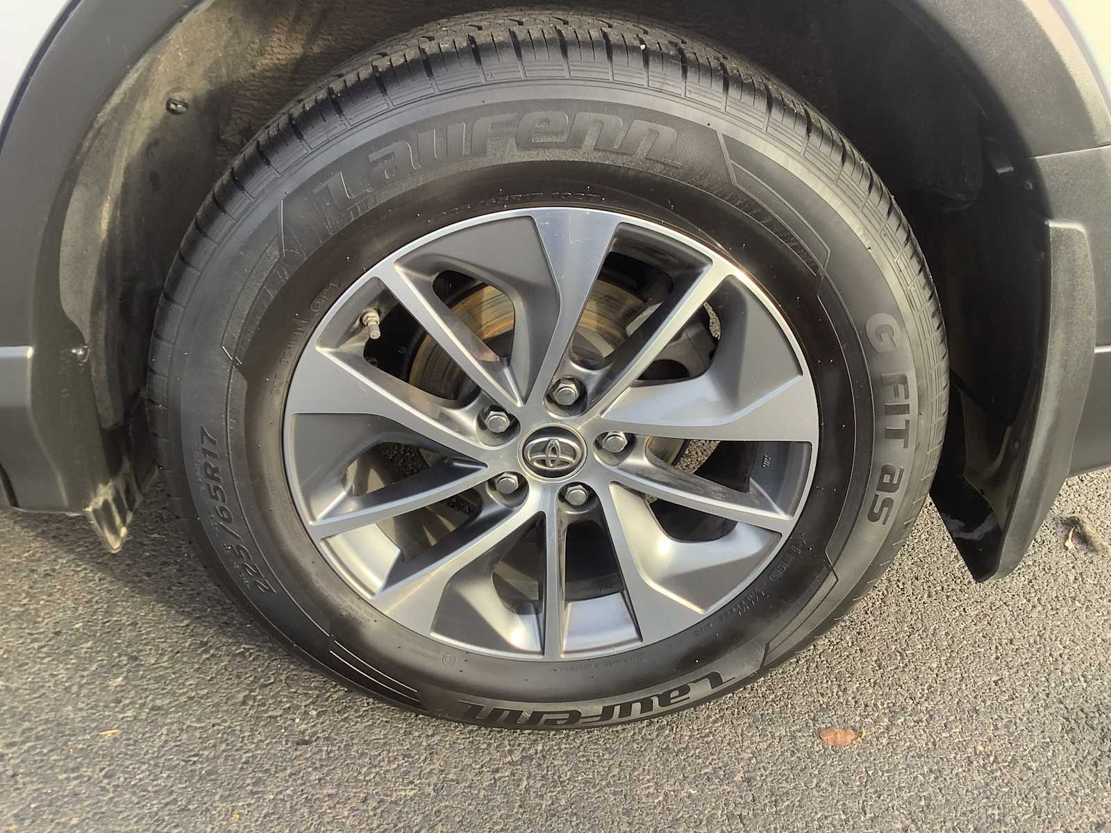 Thumbnail: 2018 Toyota RAV4 - 9