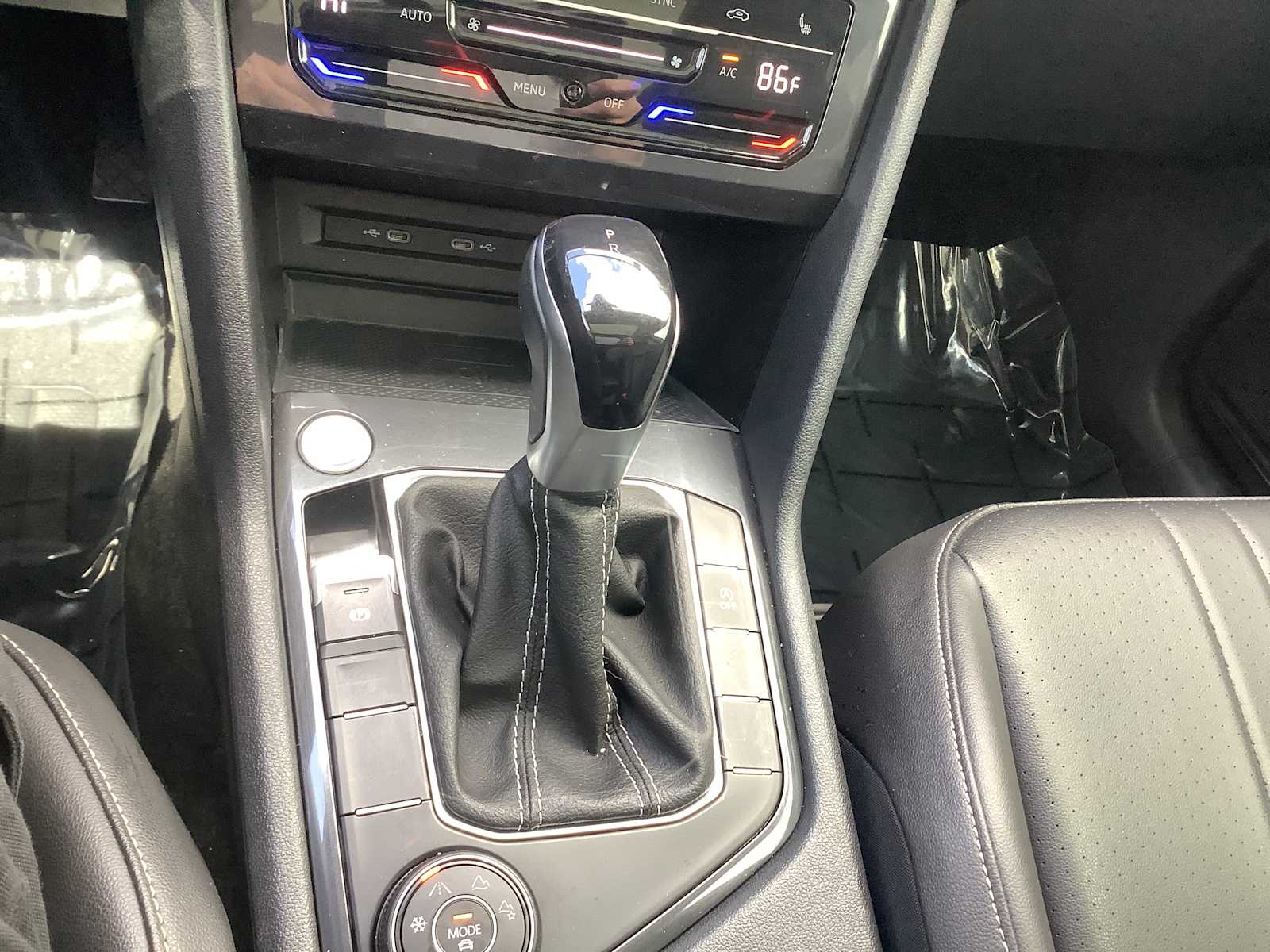 Thumbnail: 2022 Volkswagen Tiguan - 18