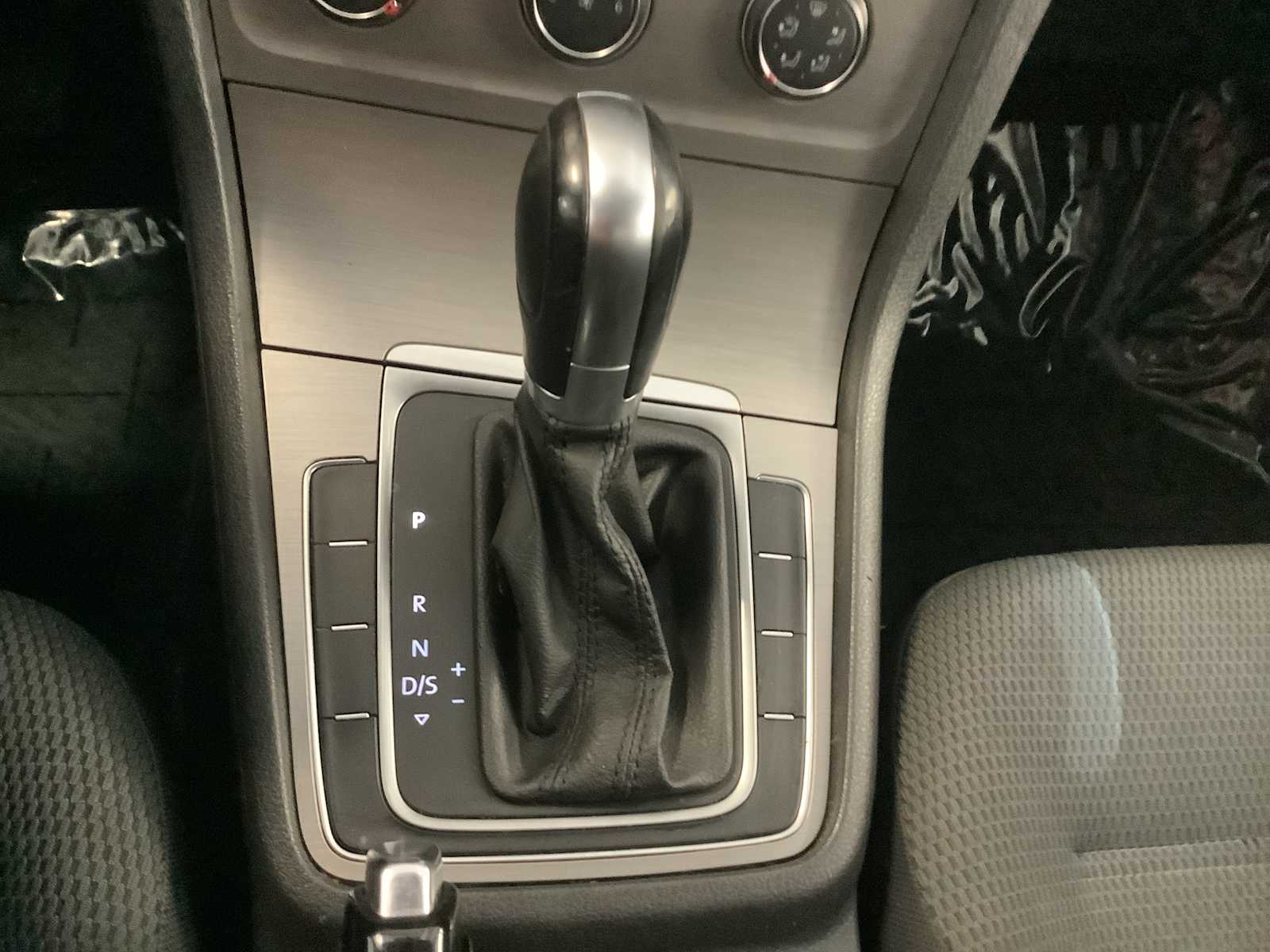 Thumbnail: 2016 Volkswagen e-Golf - 18