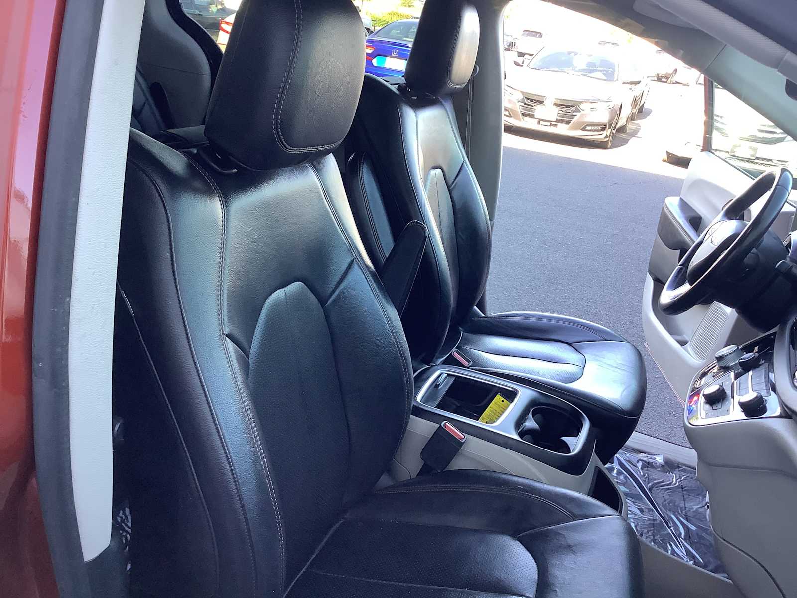 Thumbnail: 2018 Chrysler Pacifica - 14