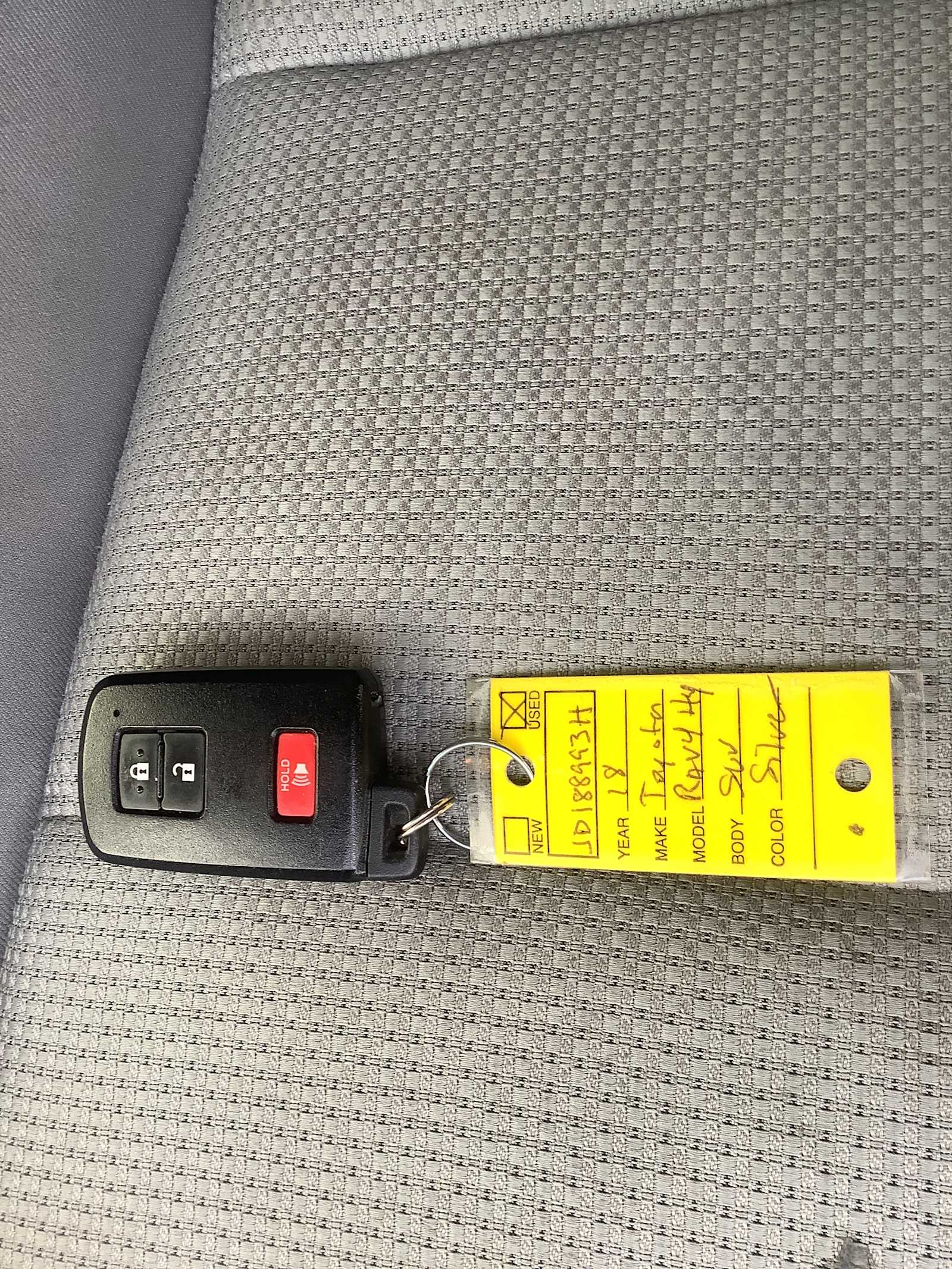 Thumbnail: 2018 Toyota RAV4 - 21