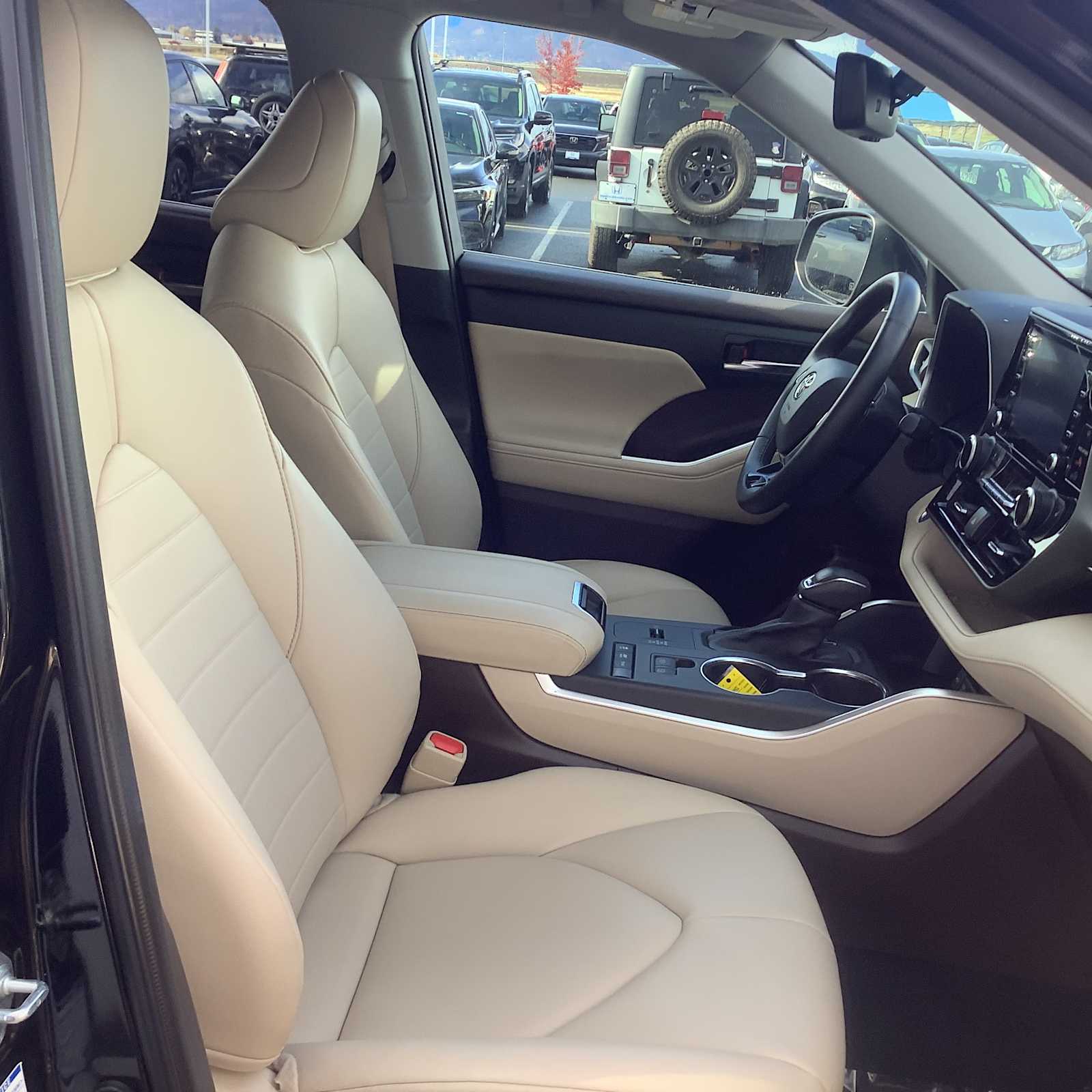 Thumbnail: 2021 Toyota Highlander - 15