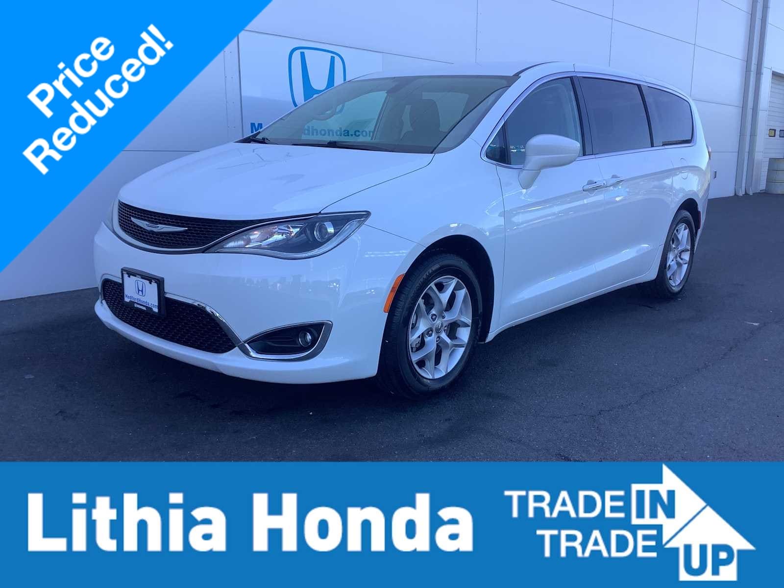 2019 Chrysler Pacifica Touring Plus's photo