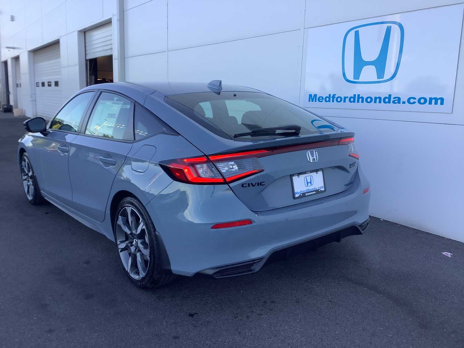 2026 Honda Civic Hatchback Hybrid Sport Touring photo 4
