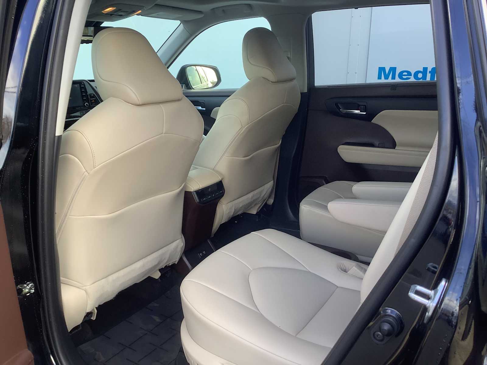 Thumbnail: 2021 Toyota Highlander - 12