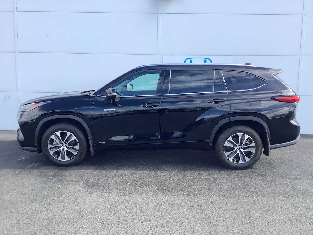 Used 2021 Toyota Highlander Hybrid XLE SUV