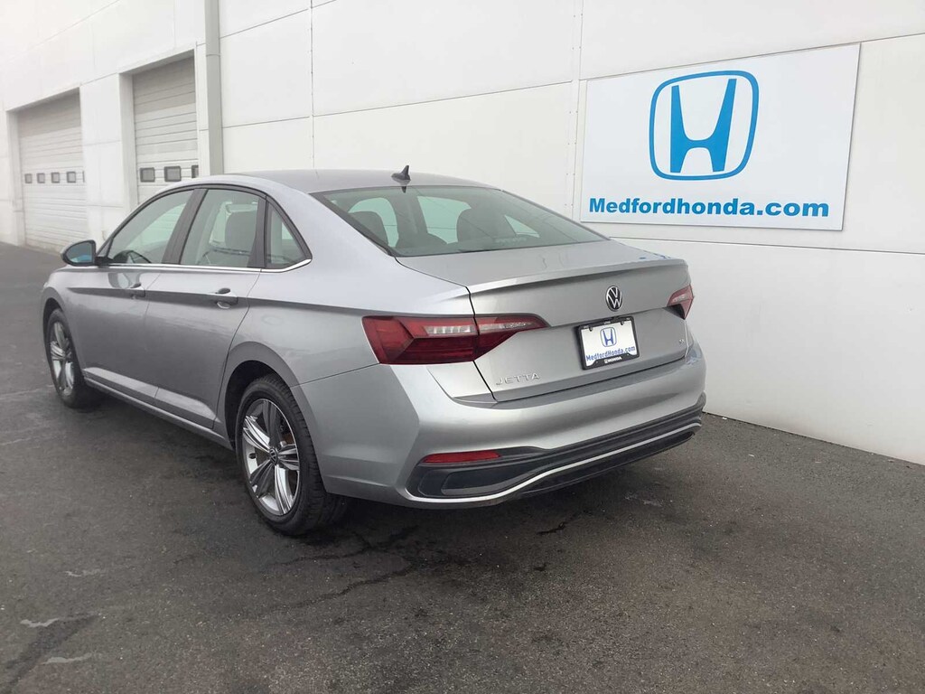 Used 2024 Volkswagen Jetta 1.5T SE Sedan