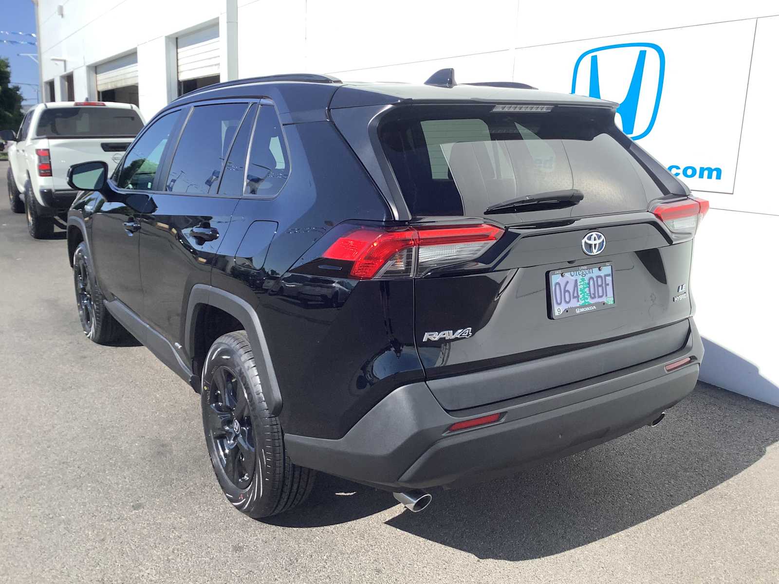 2021 Toyota RAV4 Hybrid LE photo 4